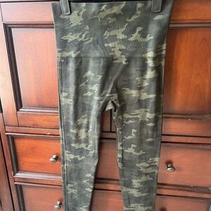 Spanx Look at Me Now - Green Camo Leggings - Size Small - Like New